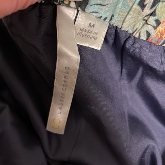 Lauren Conrad Tropical scallop bottom shorts M - Picture 4 of 5